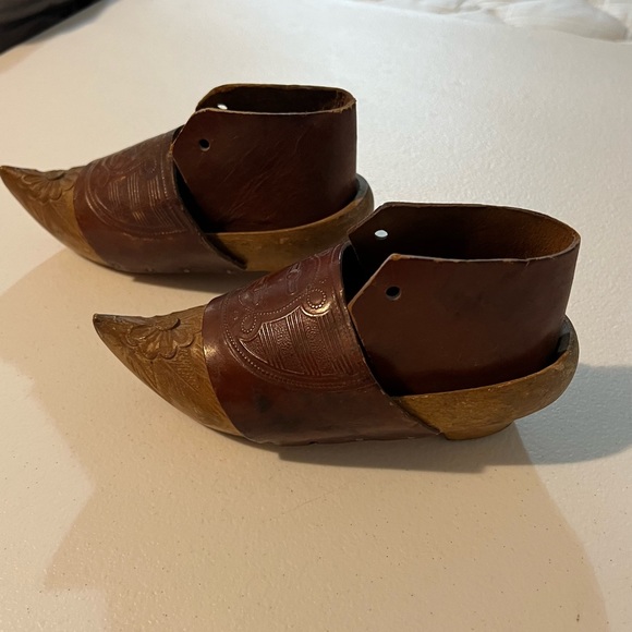 Antique hand-carved child size ‘sabots’ - Picture 2 of 9